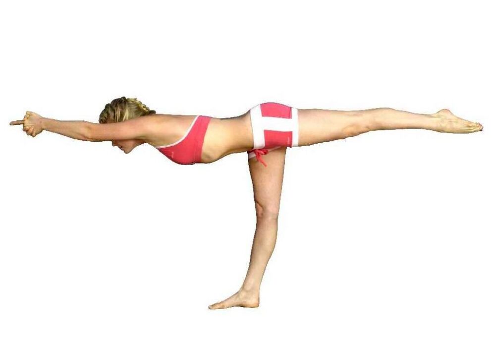 Tenersi in equilibrio su una gamba piegata aiuta a perdere peso